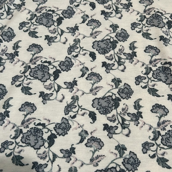 Maurice’s Blue Floral Shirt - Picture 2 of 3